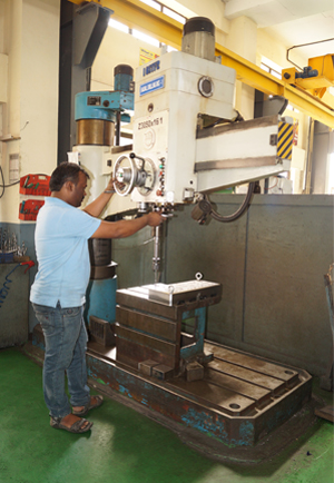 RADIAL DRILLING MACHINE